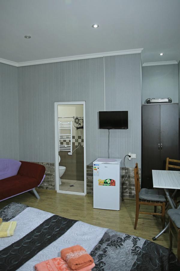 Guest House Beautiful Tbilisi On Khidistavi Street Eksteriør billede